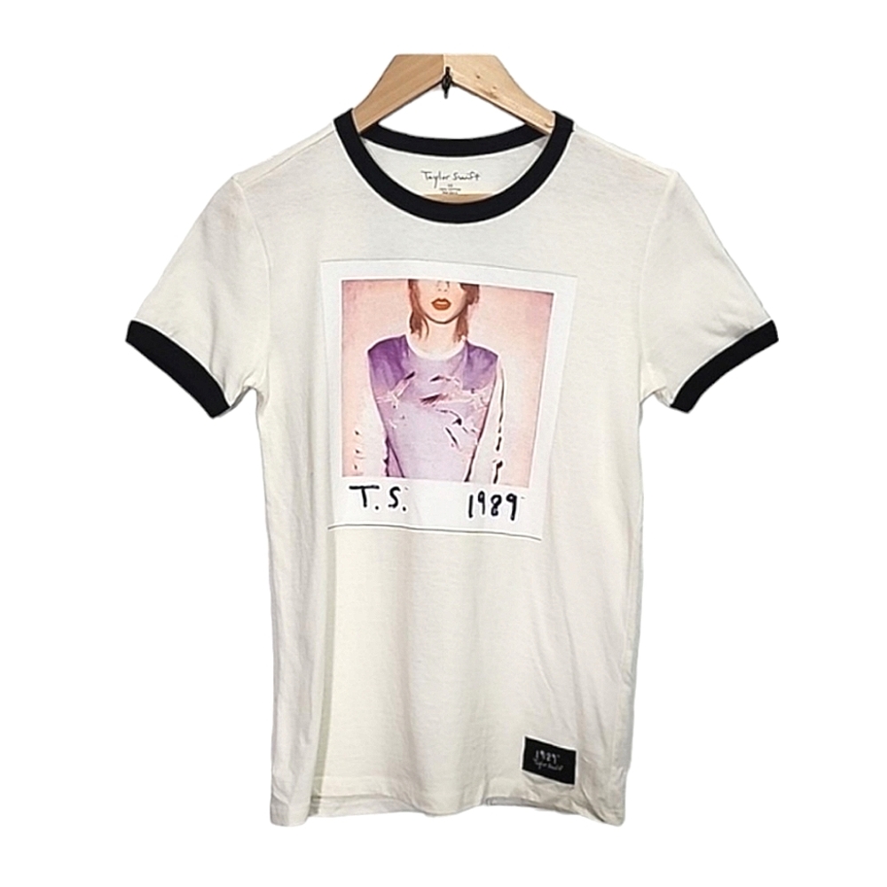 Taylor Swift 1989 World Tour tshirt size XS